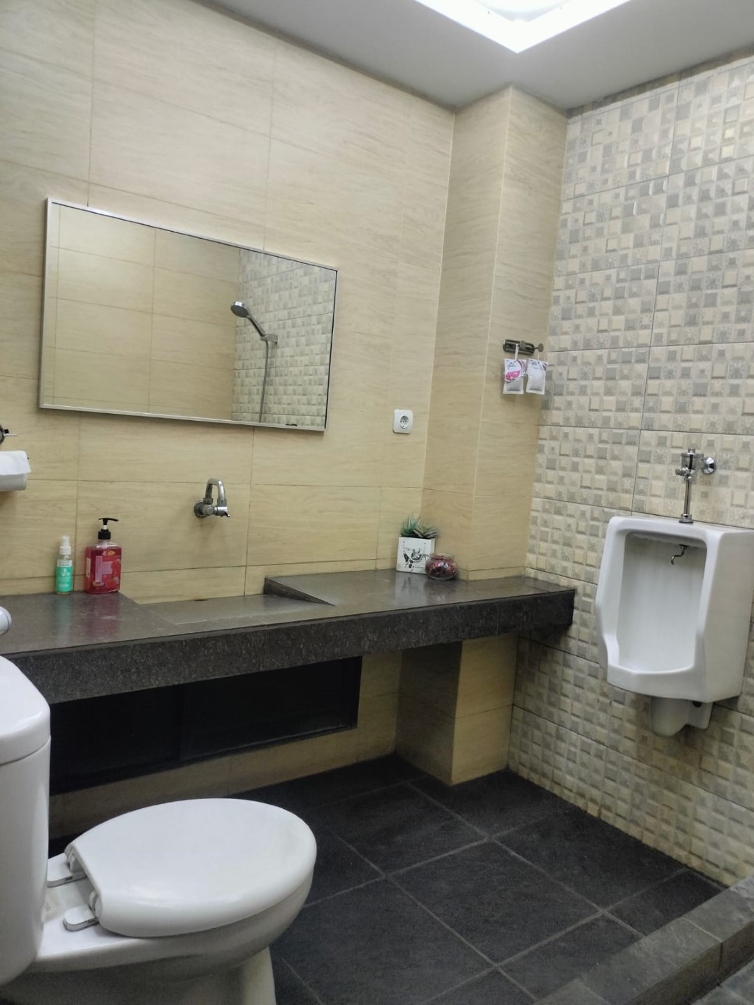 Toilet - Kamar Mandi Asrama